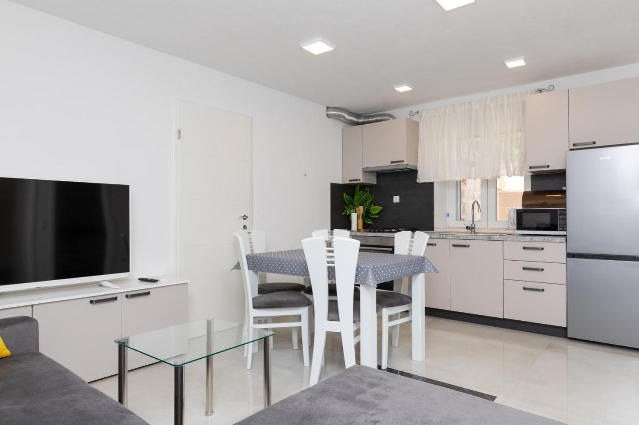 Apartmani Canaki Supetar Exterior photo