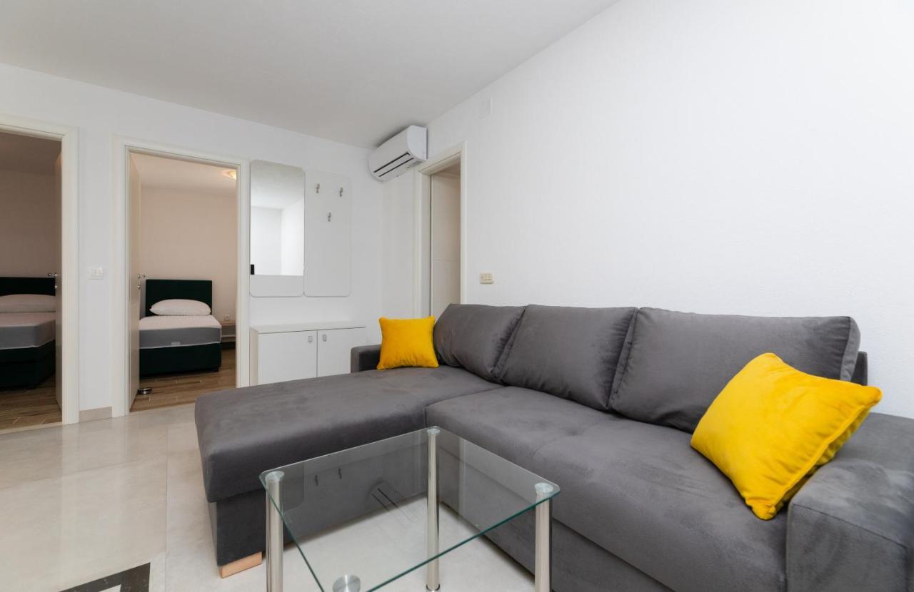 Apartmani Canaki Supetar Exterior photo