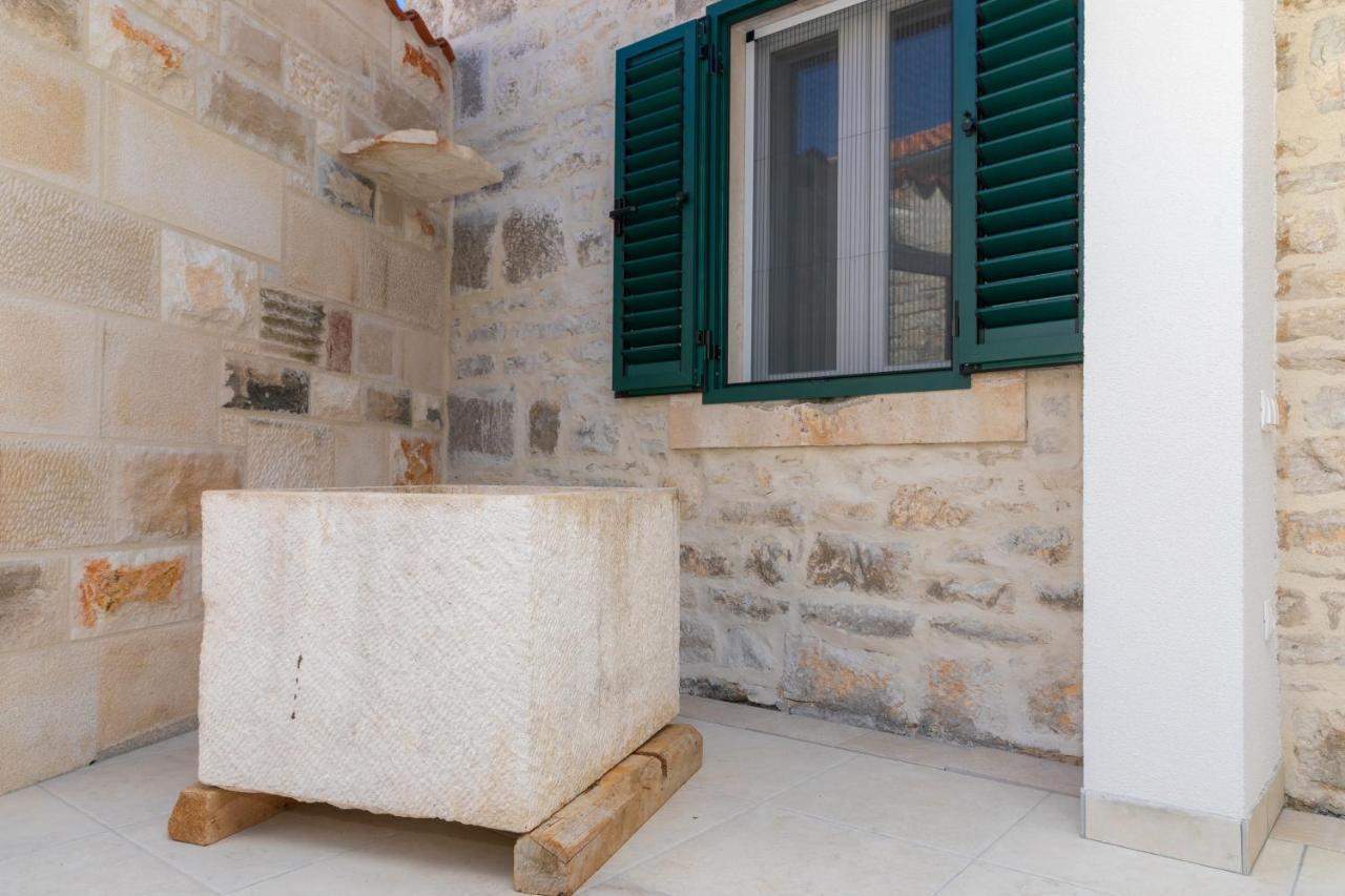 Apartmani Canaki Supetar Exterior photo