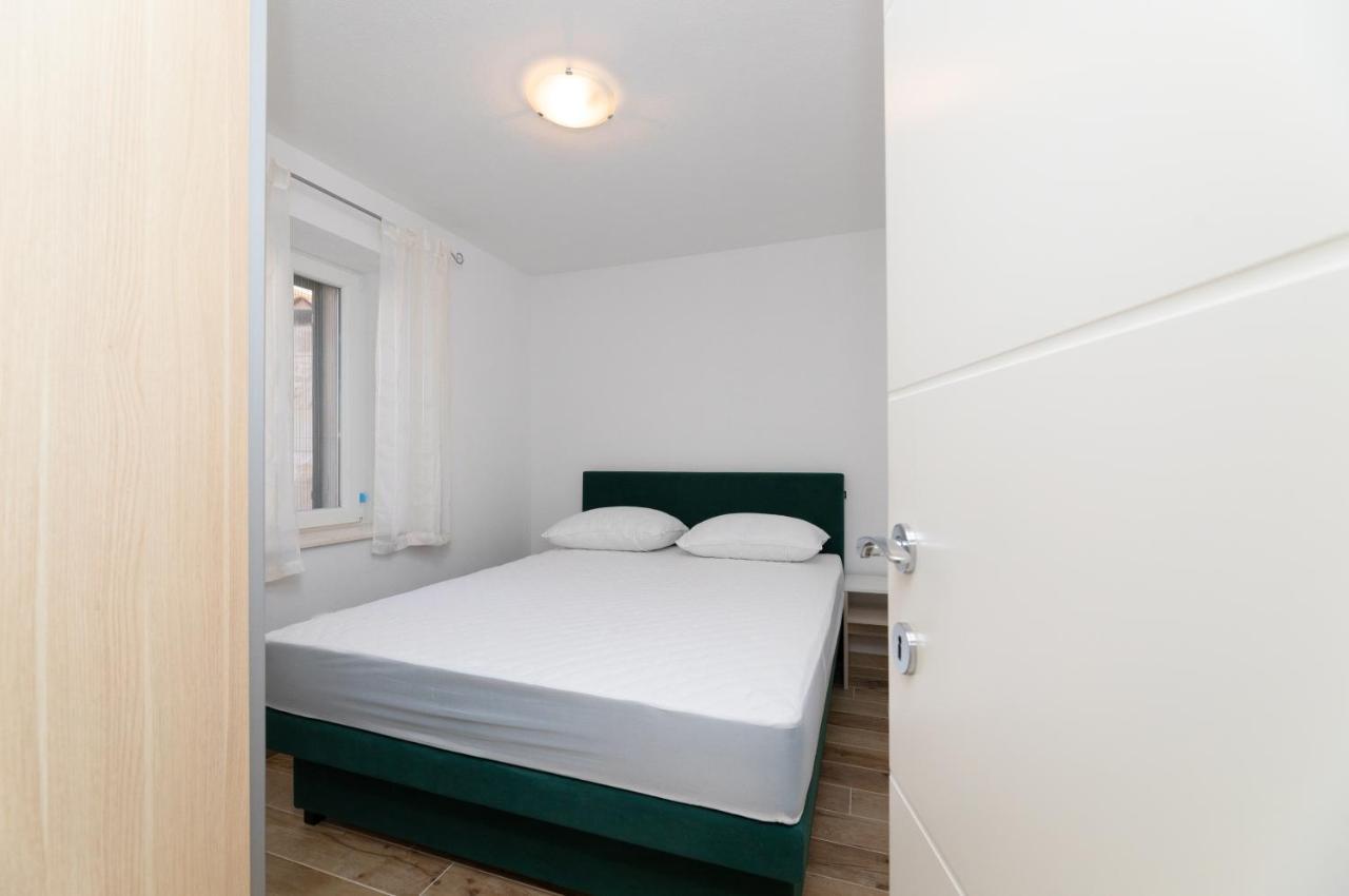 Apartmani Canaki Supetar Exterior photo